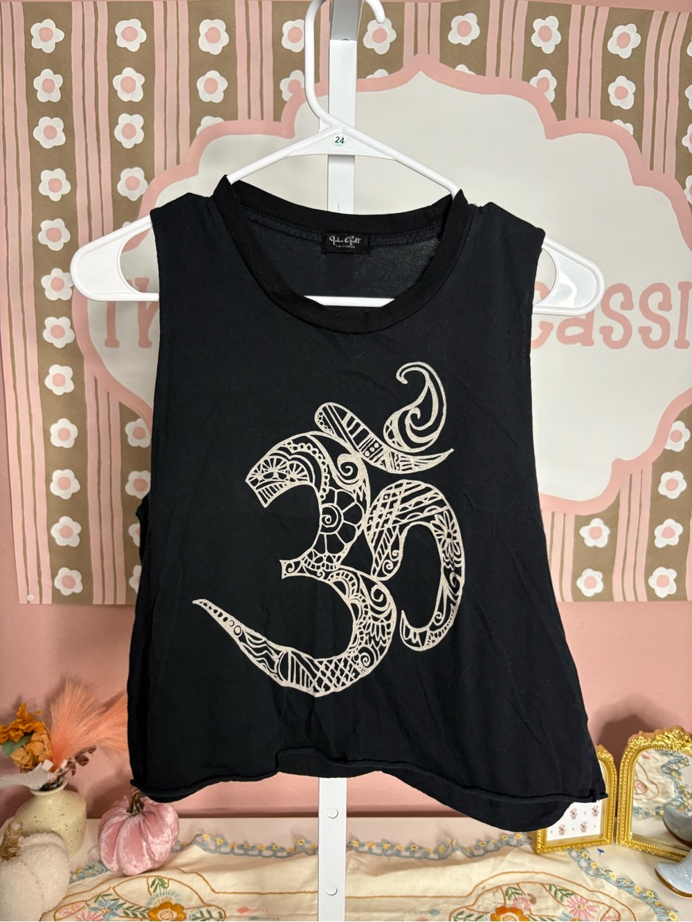 Brandy Melville Kate Ohm Muscle tee